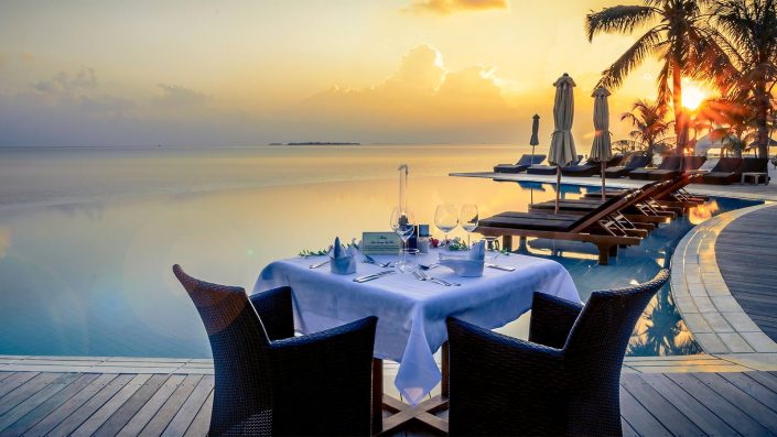 Sangu-Pool-Dinner_1600x900